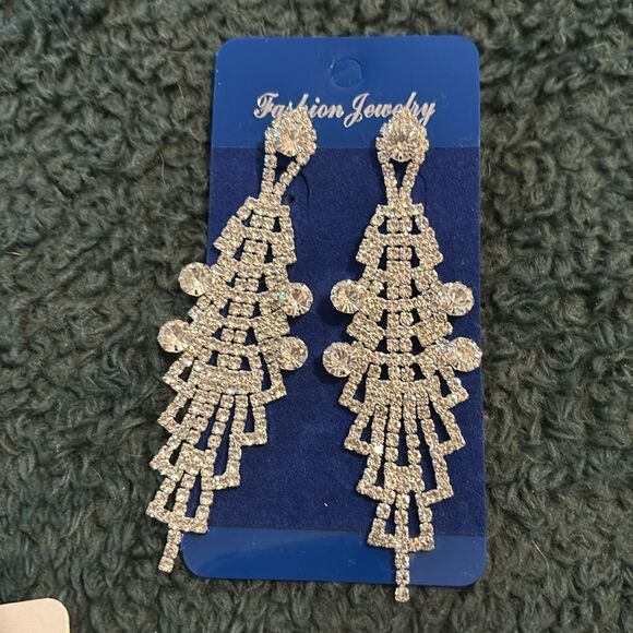 Sparkling Silver Fashion Jewelry Earrings Collection - Picture 4 of 4